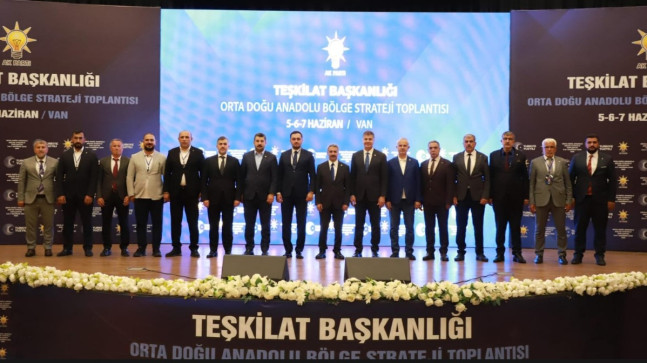 AK PARTİ ELAZIĞ TEŞKİLATI VAN’DAKİ STRATEJİ ZİRVESİNDE YERİNİ ALDI