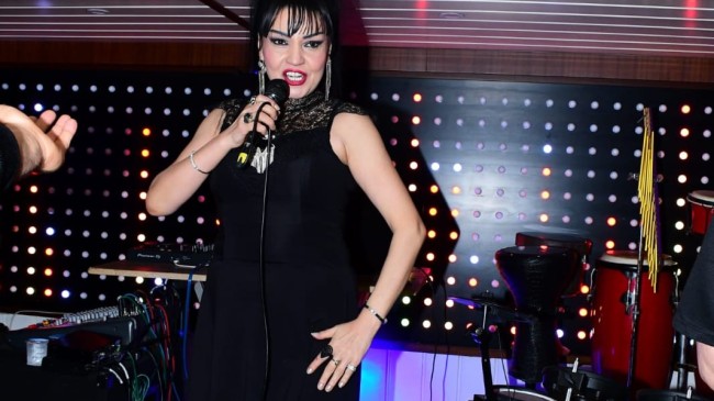 Türk Dünyasının Kraliçesi Şahsenem, Arash Tour’un Areş Gemisinde İranlı Hayranlarıyla Buluştu