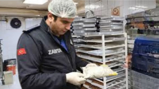 Akyazı’da Tatlı İmalathanesinde Hijyen İhlali: İmalathane ve Satış Yeri Mühürlendi