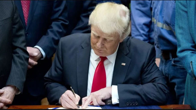 Trump’tan Yeni Gümrük Hamlesi: Yüzde 10’luk Küresel Vergi Yürürlükte