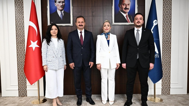 ANAHTAR PARTİ ELAZIĞ’DA KADIN KOLLARINDA GÖREV DEĞİŞİMİ