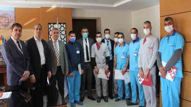 Fırat üniversitesi hastanesinde görev yapan bazı çalışanlara teşekkür belgesi