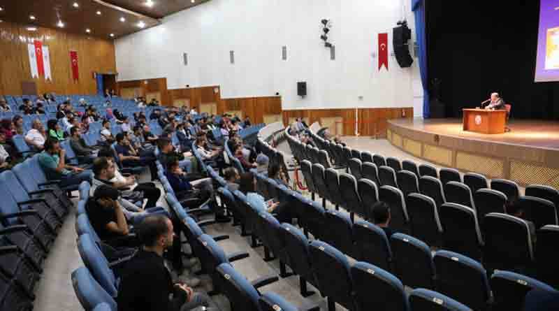 FÜ’de “Türkiye Ateş Çemberine Alınmak İsteniyor” konulu konferans düzenlendi
