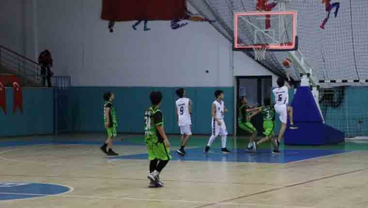 Basketbol Yıldızlar Kız-Erkek Elazığ il şampiyonası müsabakaları Yakup kılıç spor salonunda başladı