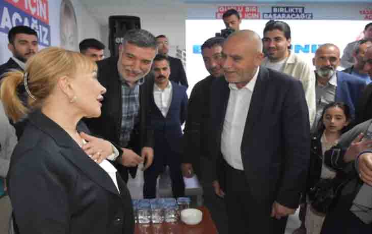 Açık; Seçim Koordinasyon Merkezi’nde Elazığlılar ile bayramlaştı