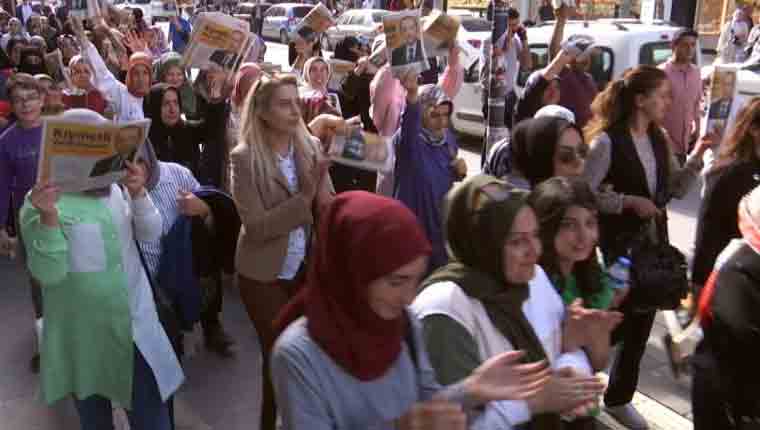 AK Parti Elazığ Kadın Kollarından “Safın Belli Olsun” Yürüyüşü