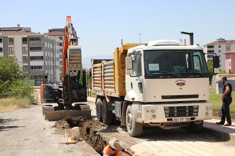 Elazığ Belediyesi Altyapı Yenileme Çalışmaları Sürüyor
