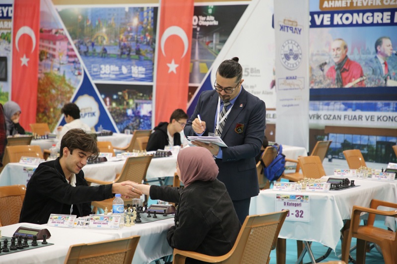 Elazığ Belediyesi Yüzyılın Hamlesi Uluslararası Satranç Turnuvası Devam Ediyor