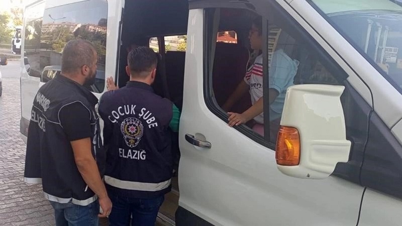 Elazığ’da Okul Önlerindeki Denetimler Aralıksız Devam Ediyor