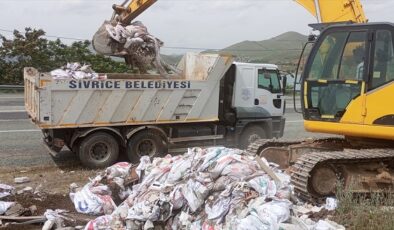 Sivrice Belediyesi çevre temizliği ve güzelliği çalışmalarına devam ediyor..