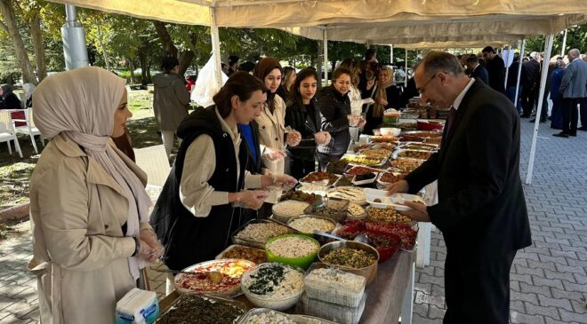 Fırat Üniversitesi Kadınlar Kolu Tarafından Hayır Kermesi..