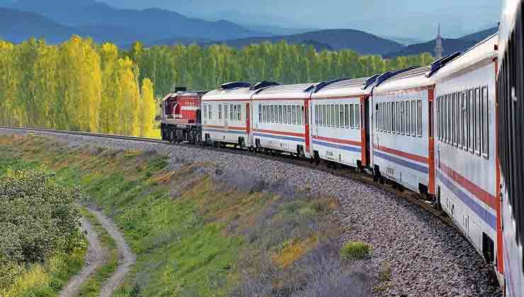 Tatvan – Elazığ Seferini Yapan Yolcu Treni Kaza Yaptı